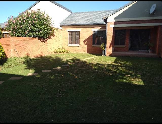 2 BEDROOM PROPERTY TO RENT IN MOOIKLOOF RIDGE ESTATE